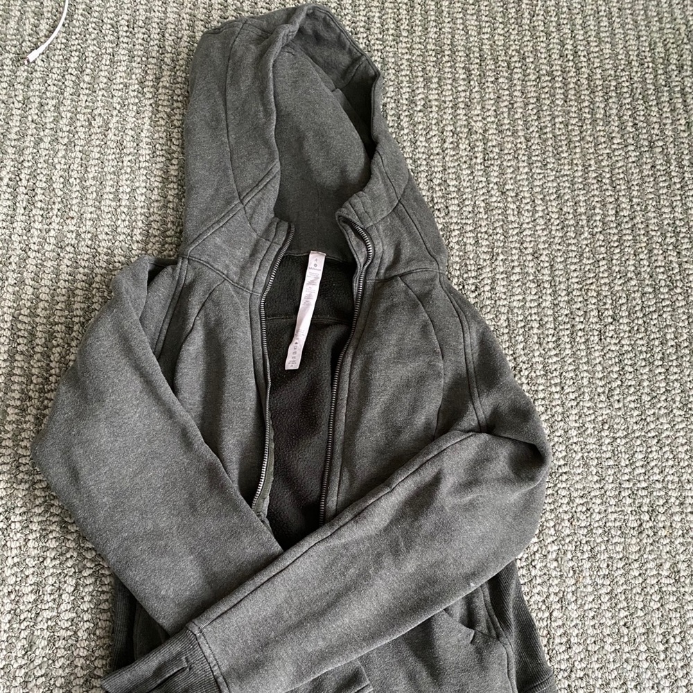Lululemon sweatshirt size 4
